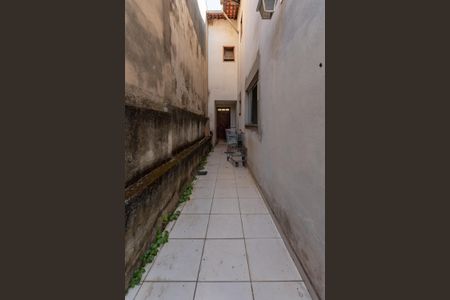 Casa à venda com 285m², 4 quartos e 4 vagas Casa à venda com 285m², 4 quartos e 4 vagasCorredor Lateral