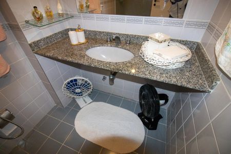 Apartamento à venda com 68m², 2 quartos e 2 vagasBanheiro da Suíte