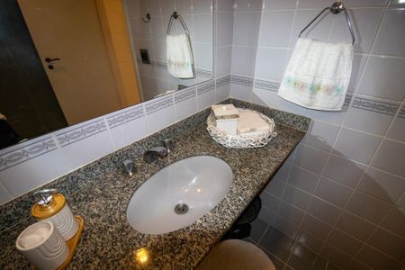 Apartamento à venda com 68m², 2 quartos e 2 vagasBanheiro da Suíte