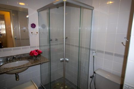 Apartamento à venda com 68m², 2 quartos e 2 vagasBanheiro Social