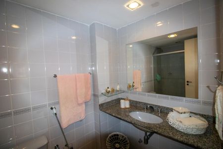 Apartamento à venda com 68m², 2 quartos e 2 vagasBanheiro da Suíte