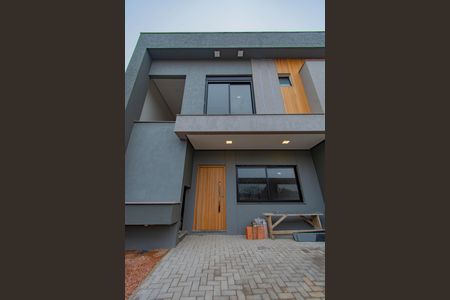 Casa à venda com 118m², 3 quartos e 2 vagas Casa à venda com 118m², 3 quartos e 2 vagasFachada