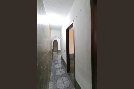 Casa à venda com 290m², 5 quartos e 4 vagas Casa à venda com 290m², 5 quartos e 4 vagasCorredor
