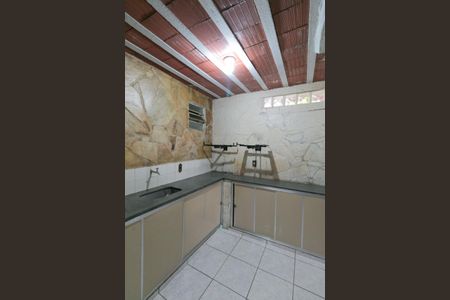 Casa à venda com 290m², 5 quartos e 4 vagas Casa à venda com 290m², 5 quartos e 4 vagasCozinha