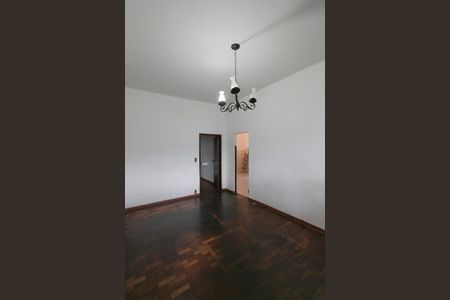 Casa à venda com 290m², 5 quartos e 4 vagas Casa à venda com 290m², 5 quartos e 4 vagasSala