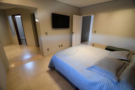 Casa à venda com 630m², 4 quartos e 8 vagasSuíte 1