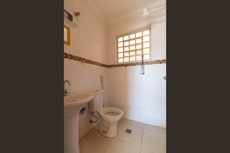 Casa à venda com 311m², 6 quartos e 6 vagas Casa à venda com 311m², 6 quartos e 6 vagasBanheiro da Suíte 05