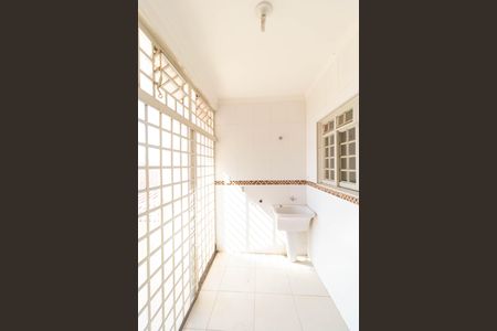 Casa à venda com 311m², 6 quartos e 6 vagas Casa à venda com 311m², 6 quartos e 6 vagasÁrea de Serviço