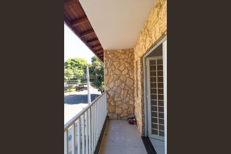 Casa à venda com 311m², 6 quartos e 6 vagas Casa à venda com 311m², 6 quartos e 6 vagasSacada da Sala 02