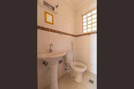 Casa à venda com 311m², 6 quartos e 6 vagas Casa à venda com 311m², 6 quartos e 6 vagasBanheiro da Suíte 05