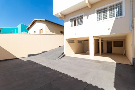 Casa à venda com 311m², 6 quartos e 6 vagas Casa à venda com 311m², 6 quartos e 6 vagasQuintal