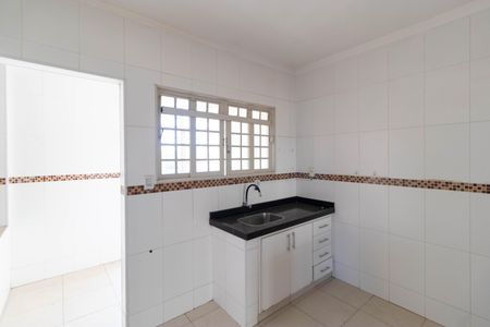 Casa à venda com 311m², 6 quartos e 6 vagas Casa à venda com 311m², 6 quartos e 6 vagasCozinha