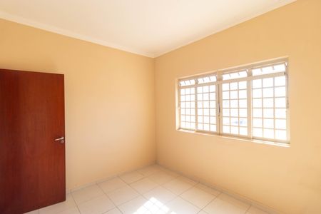 Casa à venda com 311m², 6 quartos e 6 vagas Casa à venda com 311m², 6 quartos e 6 vagasQuarto 02