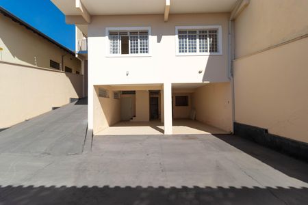 Casa à venda com 311m², 6 quartos e 6 vagas Casa à venda com 311m², 6 quartos e 6 vagasQuintal