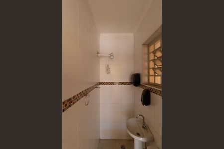 Casa à venda com 311m², 6 quartos e 6 vagas Casa à venda com 311m², 6 quartos e 6 vagasBanheiro da Área comum