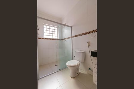 Casa à venda com 311m², 6 quartos e 6 vagas Casa à venda com 311m², 6 quartos e 6 vagasBanheiro 02