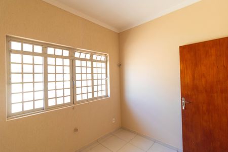 Casa à venda com 311m², 6 quartos e 6 vagas Casa à venda com 311m², 6 quartos e 6 vagasQuarto 01