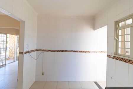 Casa à venda com 311m², 6 quartos e 6 vagas Casa à venda com 311m², 6 quartos e 6 vagasCozinha