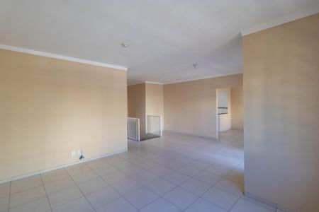 Casa à venda com 311m², 6 quartos e 6 vagas Casa à venda com 311m², 6 quartos e 6 vagasSala 02