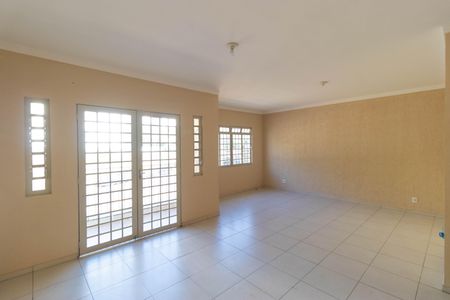Casa à venda com 311m², 6 quartos e 6 vagas Casa à venda com 311m², 6 quartos e 6 vagasSala 02