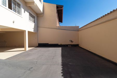 Casa à venda com 311m², 6 quartos e 6 vagas Casa à venda com 311m², 6 quartos e 6 vagasQuintal