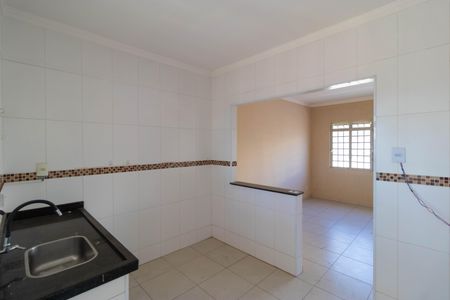 Casa à venda com 311m², 6 quartos e 6 vagas Casa à venda com 311m², 6 quartos e 6 vagasCozinha