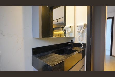 Banheiro de kitnet/studio para alugar com 1 quarto, 40m² em Morro das Pedras, Florianópolis