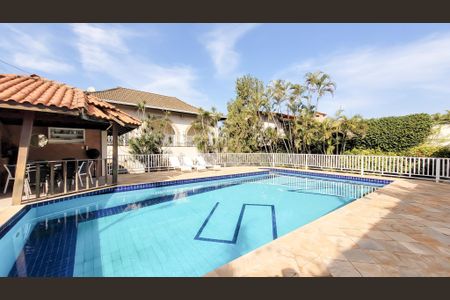 Casa à venda com 650m², 4 quartos e 4 vagas Casa à venda com 650m², 4 quartos e 4 vagasÁrea comum - Piscina