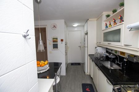 Apartamento à venda com 145m², 3 quartos e 2 vagas Apartamento à venda com 145m², 3 quartos e 2 vagasCozinha