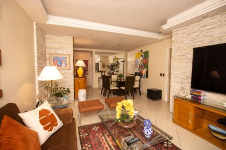 Apartamento à venda com 145m², 3 quartos e 2 vagas Apartamento à venda com 145m², 3 quartos e 2 vagasSala