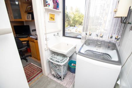 Apartamento à venda com 145m², 3 quartos e 2 vagas Apartamento à venda com 145m², 3 quartos e 2 vagasÁrea de Serviço