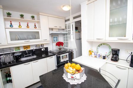 Apartamento à venda com 145m², 3 quartos e 2 vagas Apartamento à venda com 145m², 3 quartos e 2 vagasCozinha