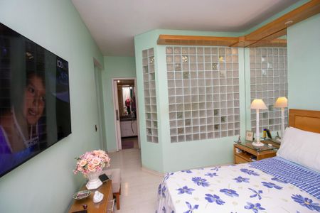 Apartamento à venda com 145m², 3 quartos e 2 vagas Apartamento à venda com 145m², 3 quartos e 2 vagasSuíte