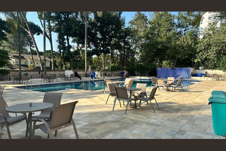 Apartamento à venda com 145m², 3 quartos e 2 vagas Apartamento à venda com 145m², 3 quartos e 2 vagasÁrea comum - Piscina