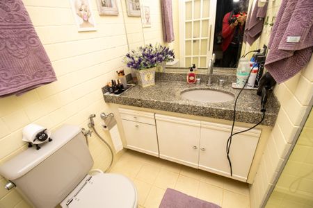 Apartamento à venda com 145m², 3 quartos e 2 vagas Apartamento à venda com 145m², 3 quartos e 2 vagasBanheiro da Suíte