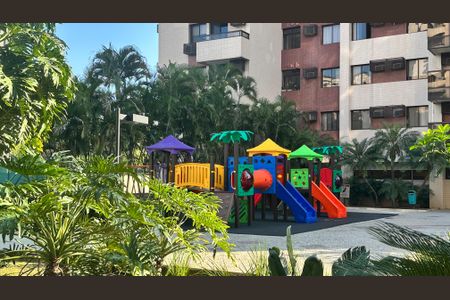 Apartamento à venda com 145m², 3 quartos e 2 vagas Apartamento à venda com 145m², 3 quartos e 2 vagasÁrea comum - Playground