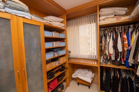 Apartamento à venda com 145m², 3 quartos e 2 vagas Apartamento à venda com 145m², 3 quartos e 2 vagasCloset