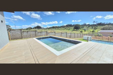 Casa de condomínio à venda com 246m², 4 quartos e 4 vagasPiscina