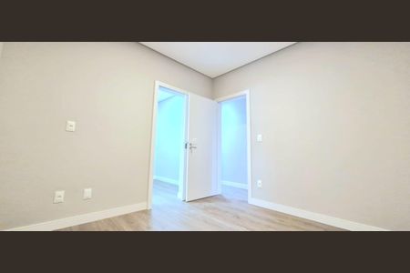 Casa de condomínio à venda com 246m², 4 quartos e 4 vagasSuíte 4