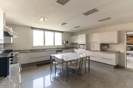 Apartamento à venda com 711m², 5 quartos e 6 vagas Apartamento à venda com 711m², 5 quartos e 6 vagasCozinha