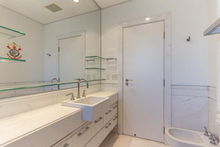 Apartamento à venda com 711m², 5 quartos e 6 vagas Apartamento à venda com 711m², 5 quartos e 6 vagasBanheiro da Suíte 4