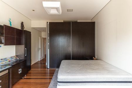 Apartamento à venda com 711m², 5 quartos e 6 vagas Apartamento à venda com 711m², 5 quartos e 6 vagasSuíte 2