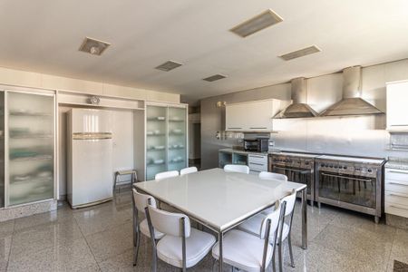 Apartamento à venda com 711m², 5 quartos e 6 vagas Apartamento à venda com 711m², 5 quartos e 6 vagasCozinha
