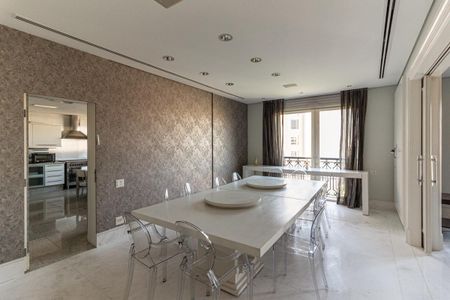 Apartamento à venda com 711m², 5 quartos e 6 vagas Apartamento à venda com 711m², 5 quartos e 6 vagasSala de Jantar 2
