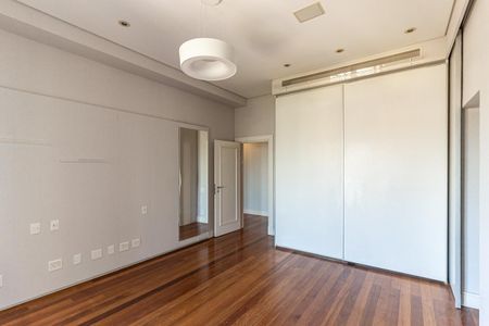Apartamento à venda com 711m², 5 quartos e 6 vagas Apartamento à venda com 711m², 5 quartos e 6 vagasSuíte 4