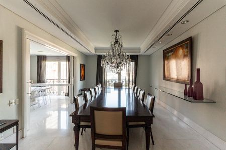 Apartamento à venda com 711m², 5 quartos e 6 vagas Apartamento à venda com 711m², 5 quartos e 6 vagasSala de Jantar 1