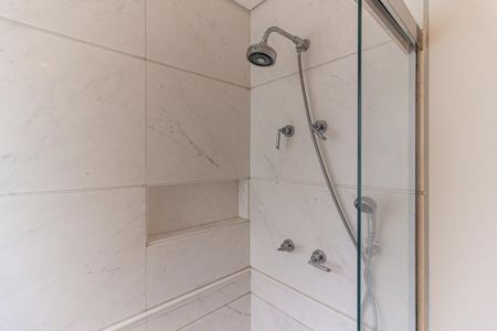 Apartamento à venda com 711m², 5 quartos e 6 vagas Apartamento à venda com 711m², 5 quartos e 6 vagasBanheiro da Suíte 1