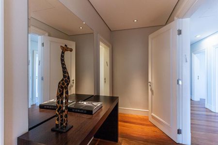 Apartamento à venda com 711m², 5 quartos e 6 vagas Apartamento à venda com 711m², 5 quartos e 6 vagasSuíte 1