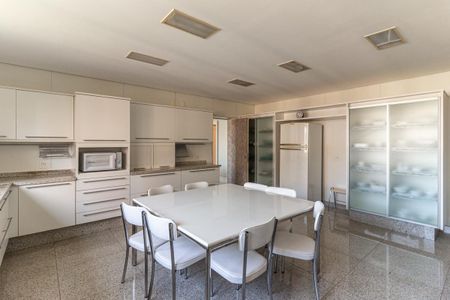 Apartamento à venda com 711m², 5 quartos e 6 vagas Apartamento à venda com 711m², 5 quartos e 6 vagasCozinha