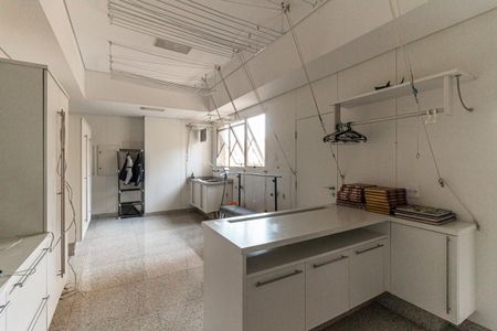 Apartamento à venda com 711m², 5 quartos e 6 vagas Apartamento à venda com 711m², 5 quartos e 6 vagasÁrea de Serviço